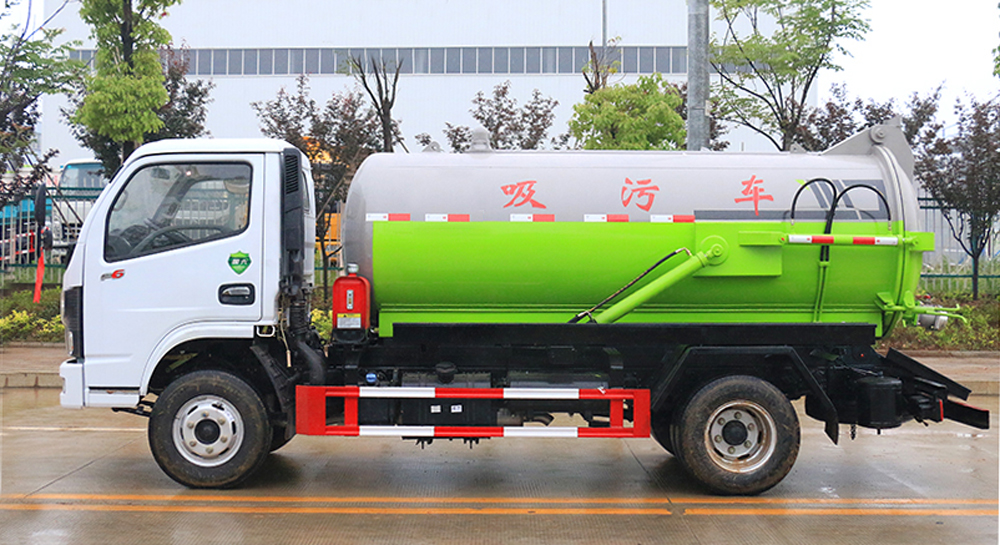東風D6吸污車