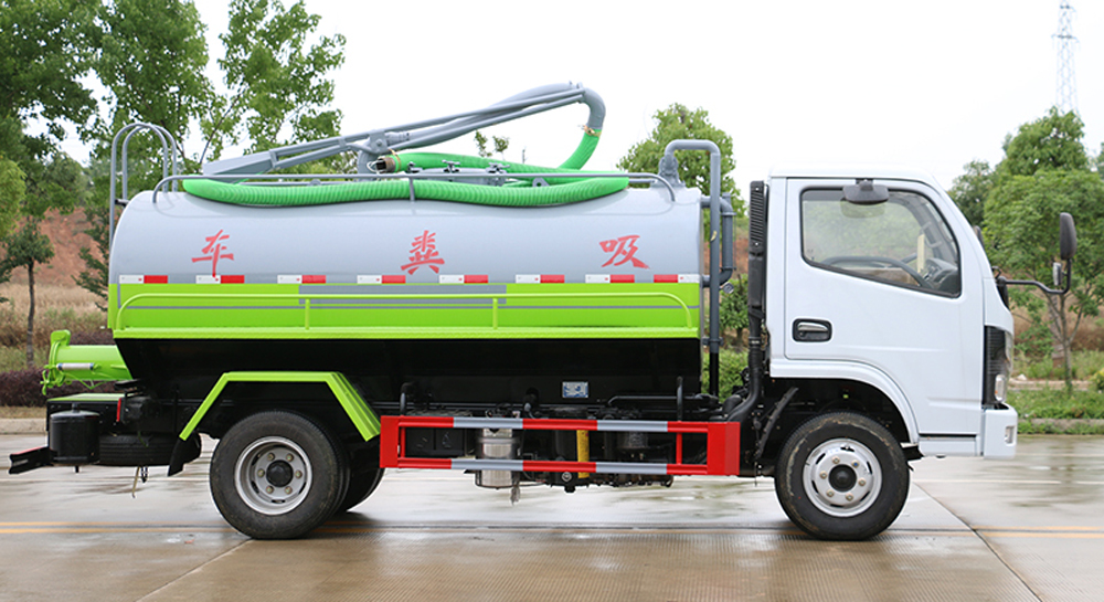 東風(fēng)D6吸糞車(chē)
