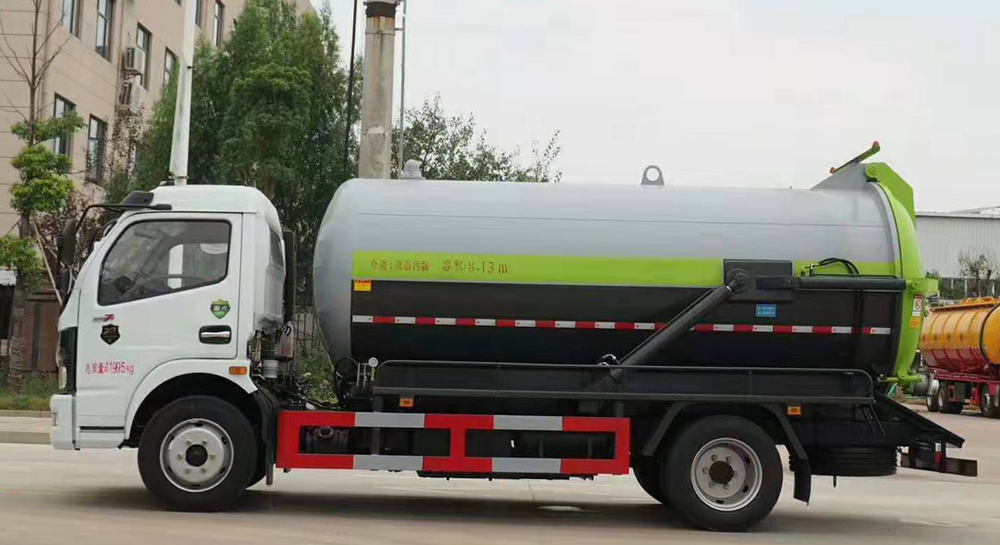東風D7吸污車