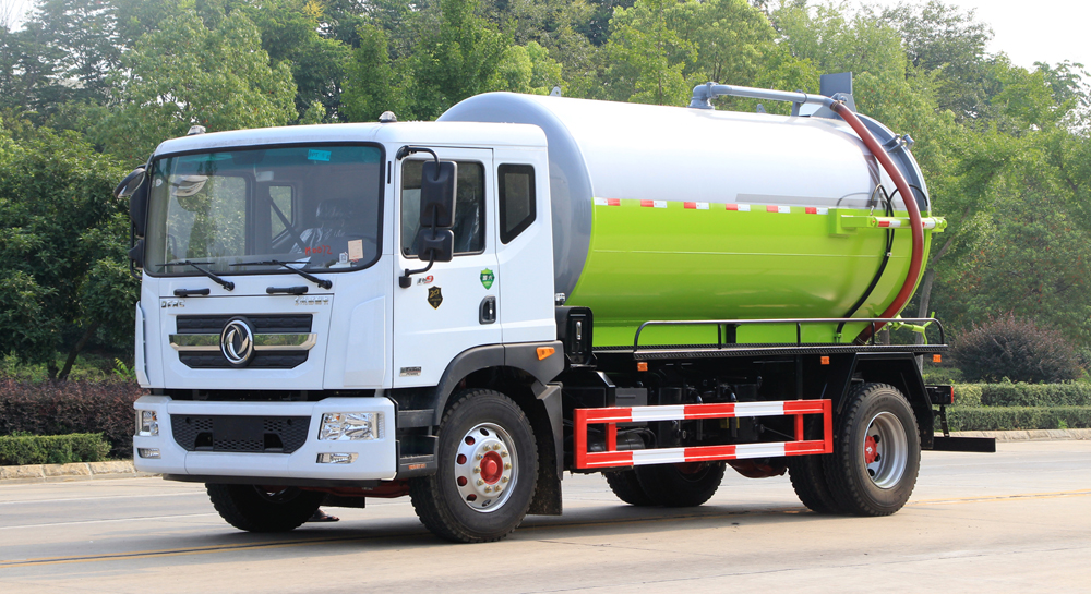 東風D9吸污車
