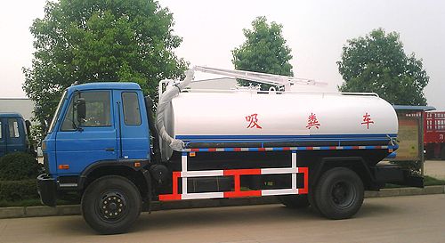 東風145吸糞車